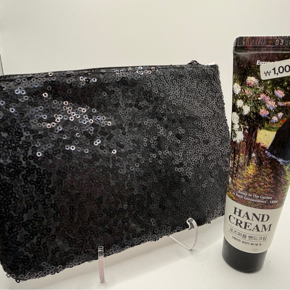 Betty Boop x Ipsy Glam Mini Bundle with K-Beauty Hand Cream - Picture 2 of 2